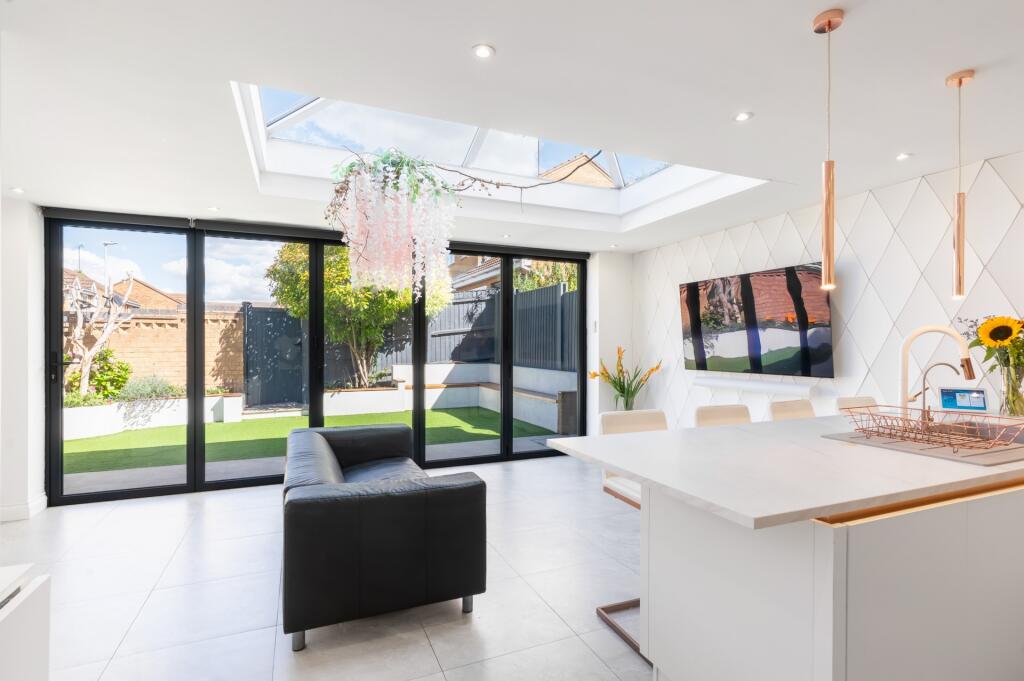 Kitchen/Entertainment