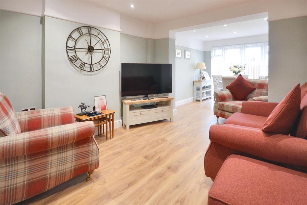 Sitting/Dining Room