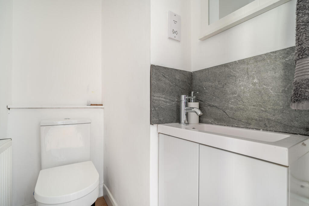 1376116-17-690c90...