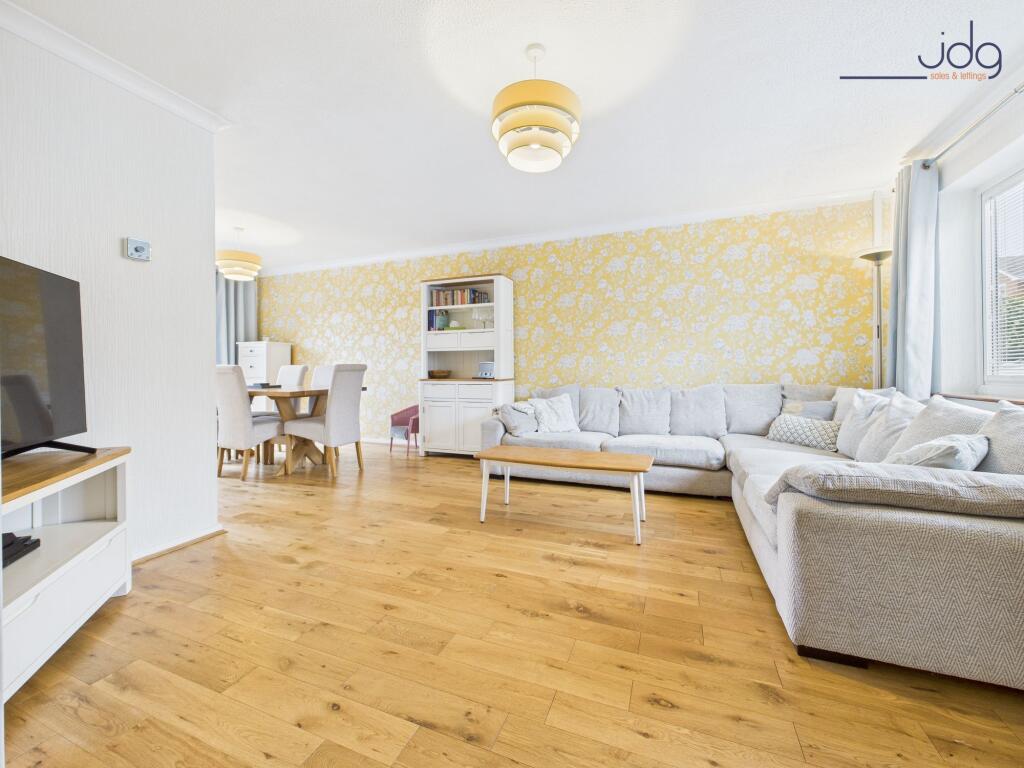 Cosy Open Plan Living Dining