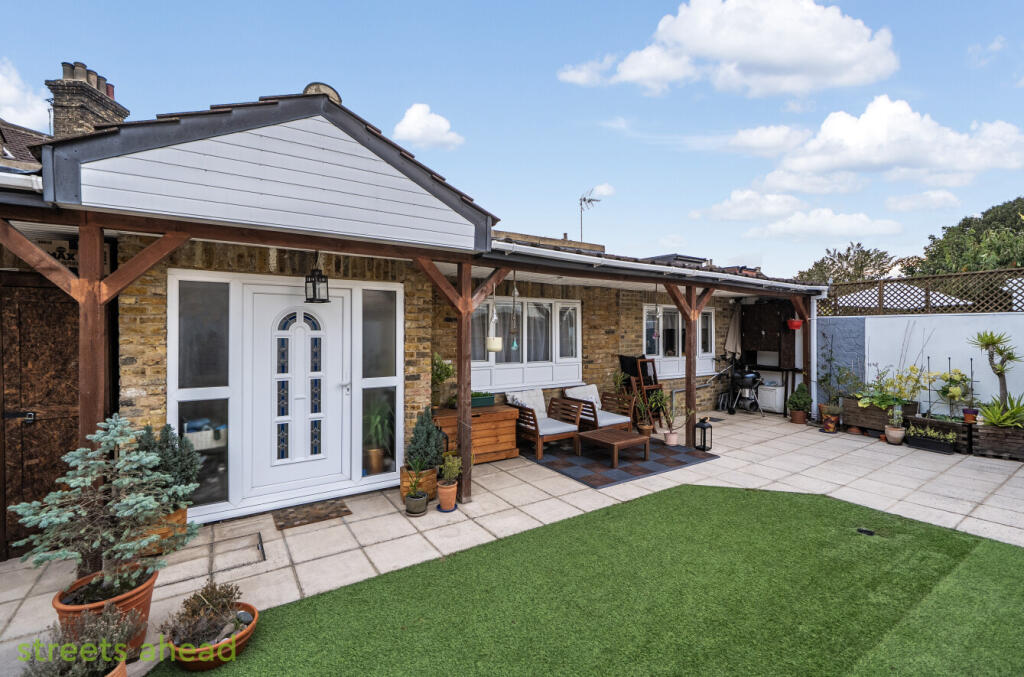 979c94a8-c809-47f...