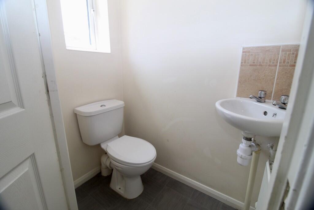 5BF47D5D-EF39-402...