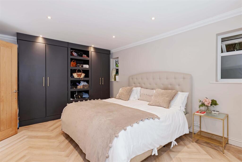 Chesswood Road_6b.jpg