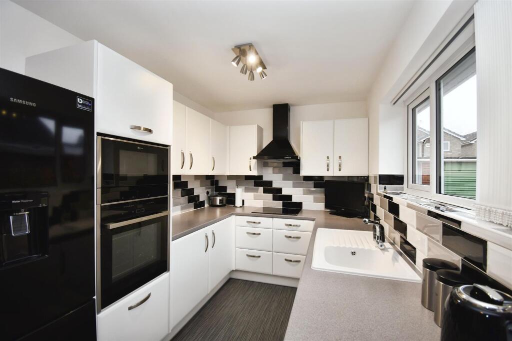 Kitchen / dining room