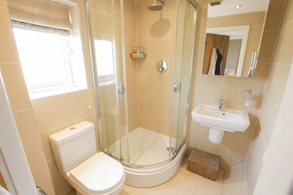 EN SUITE SHOWER ROOM