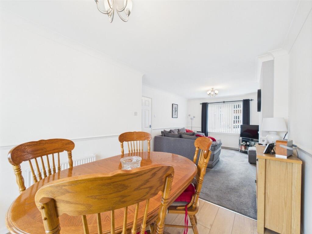 Lounge/Dining Area
