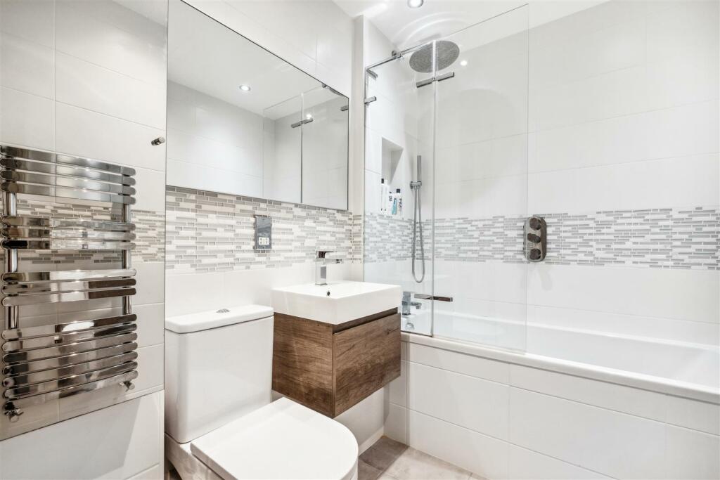 Flat 4 Forrest Court, Rosendale Road, Herne Hill, 