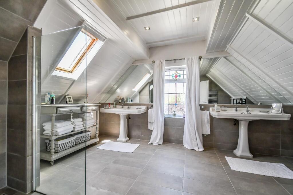 First Bedroom - En Suite