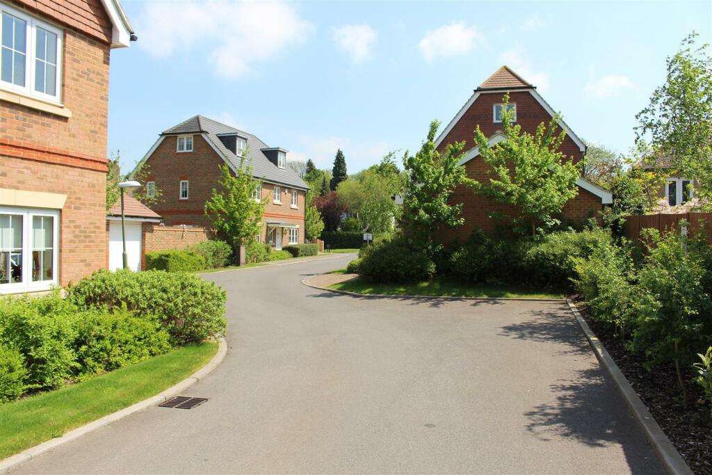 6 Ash Close 14.jpg