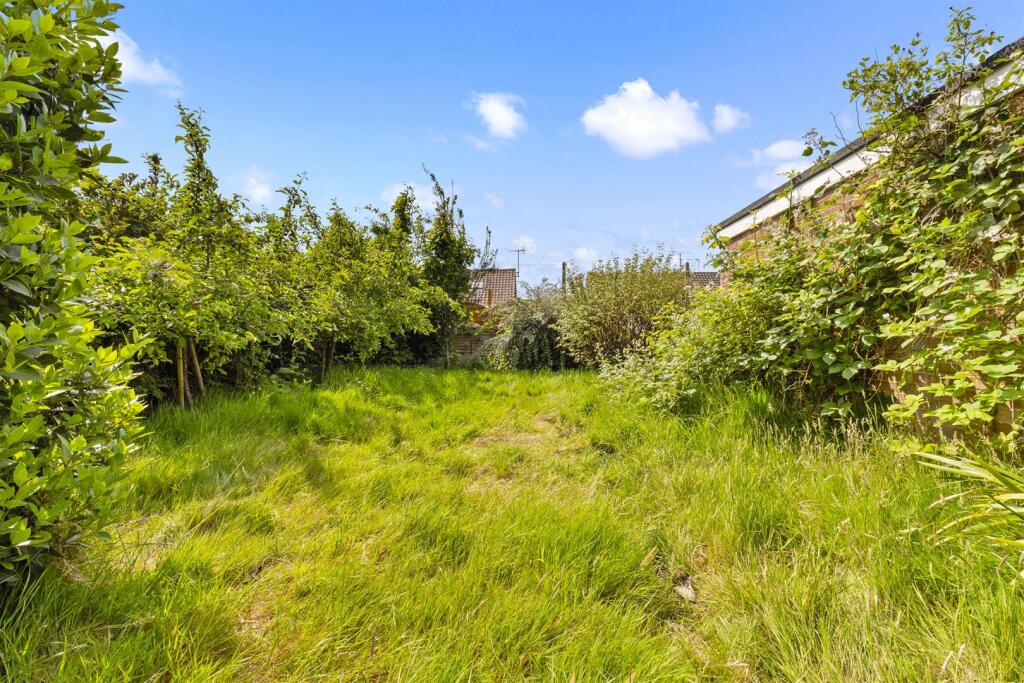 Rockingham Close, 22-013.JPG