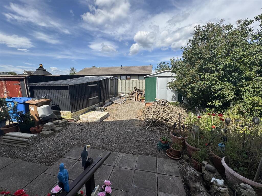 REAR GARDEN.JPG