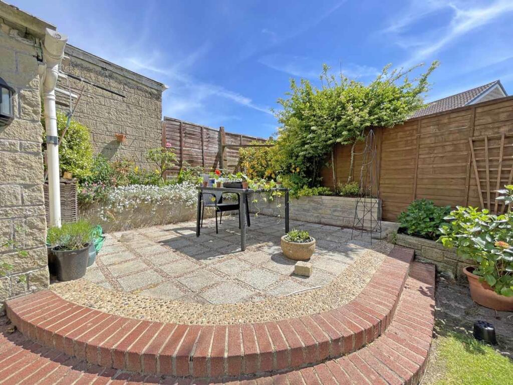 Eastcote Close 4 Garden 5.jpg