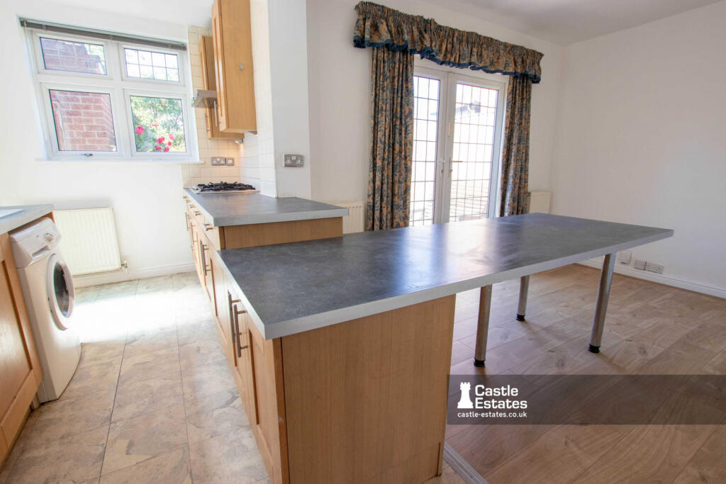 Kitchen &amp; Dining