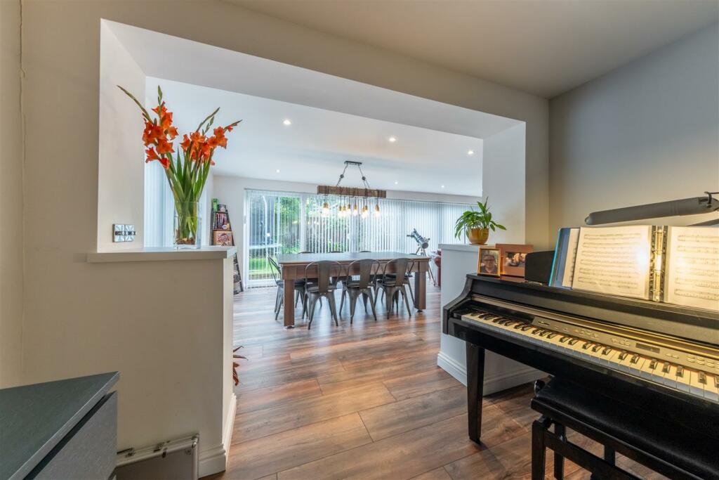 2 Rose Close-018.jpg