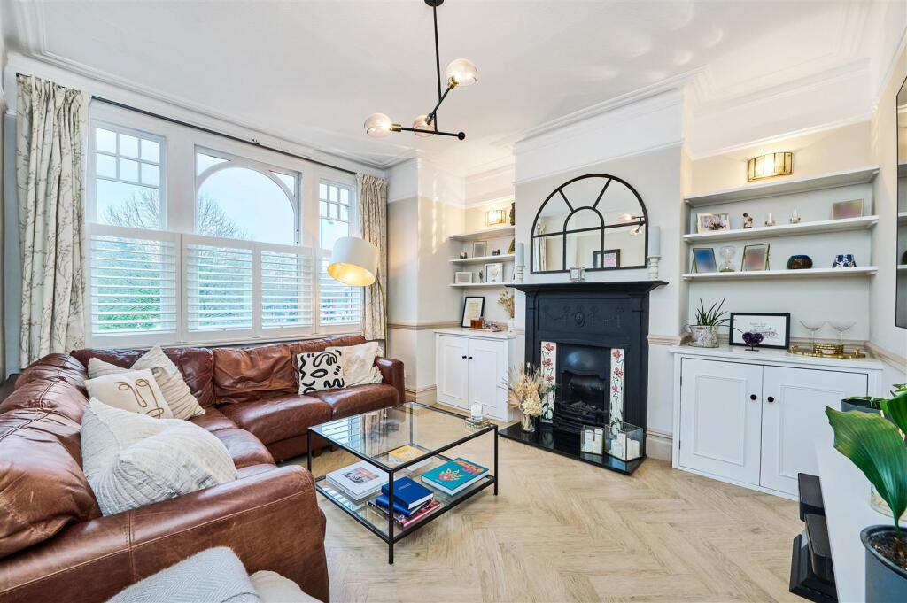 James_Anderson_-_Lower_Richmond_Road_London__SW14_