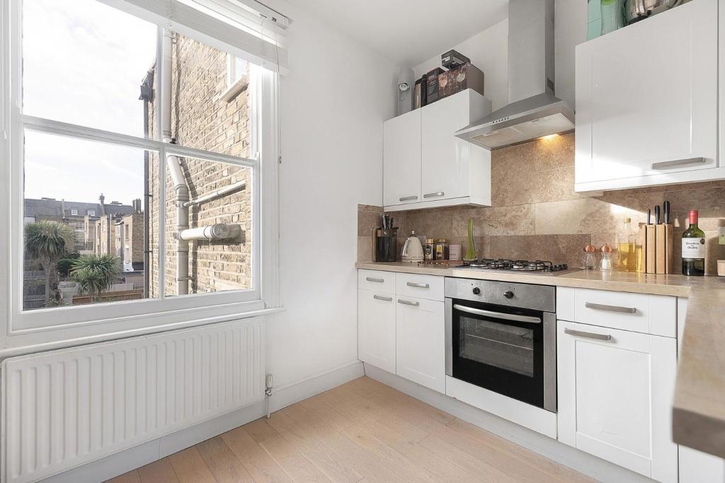 Kitchen (2).jpg