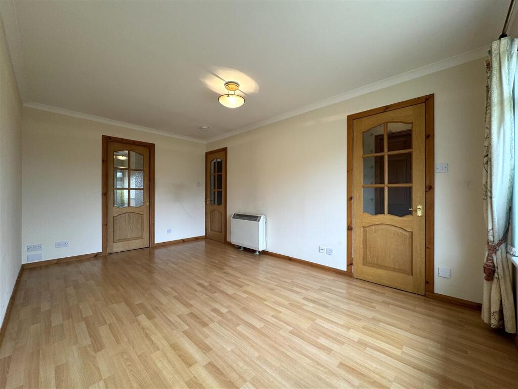 LOUNGE 2.JPG