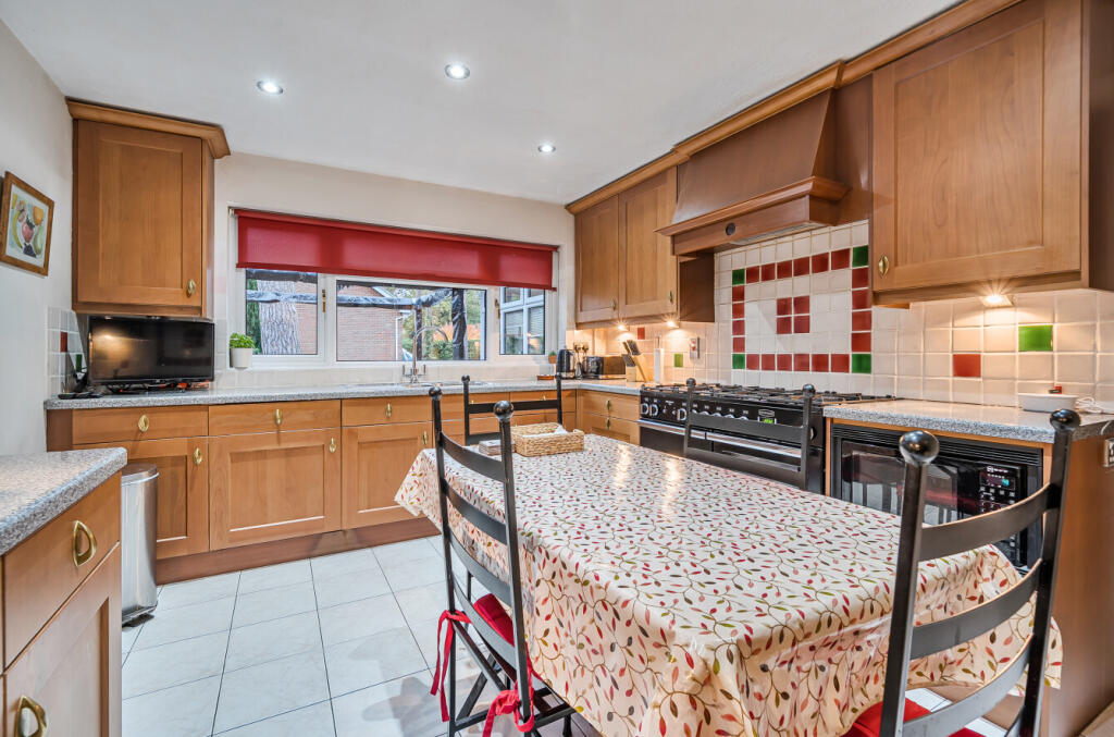 1375215-10-6908d7...