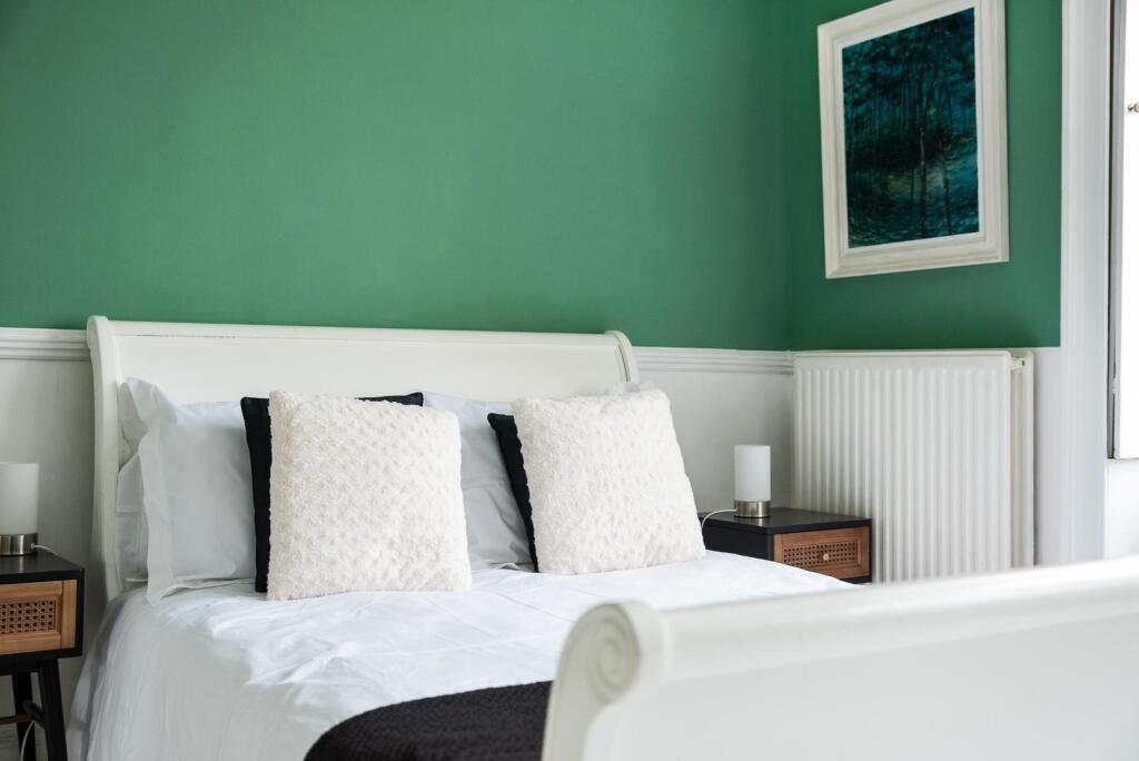 Flat 2, 6 Kensington Place, Bath, BA1 6AW-10.jpg