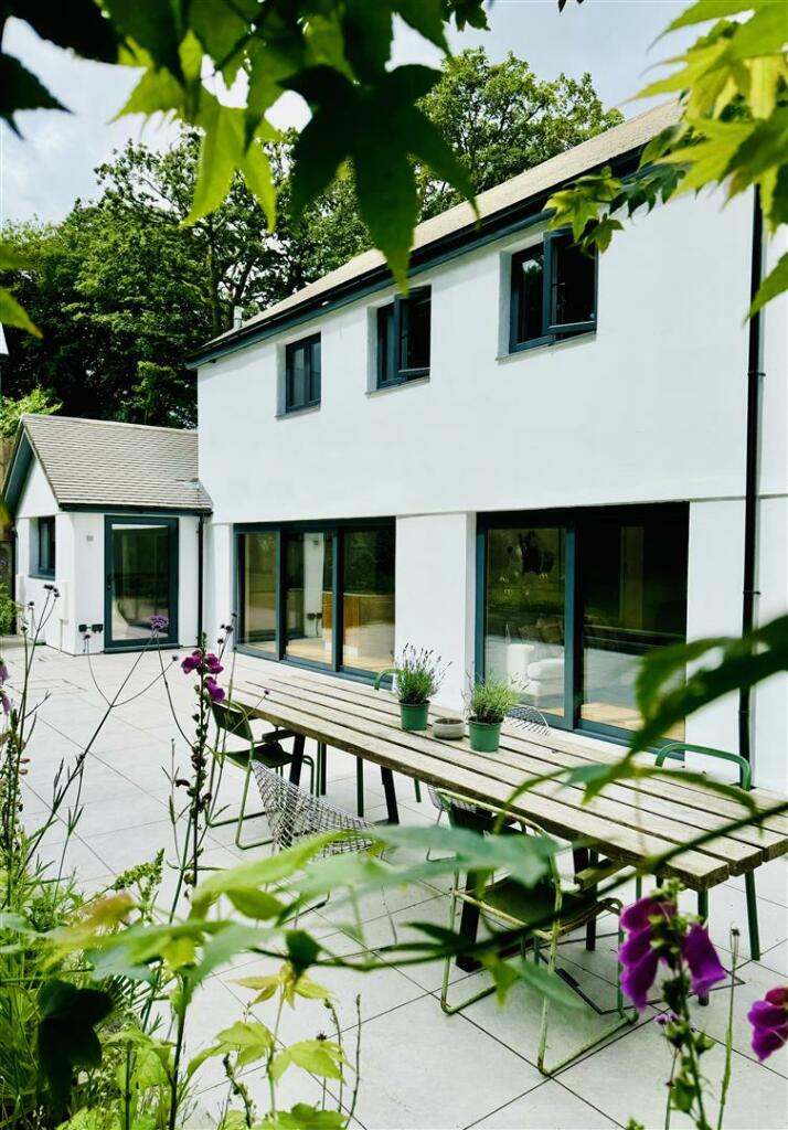 REAR EXTERNAL DINING AREA