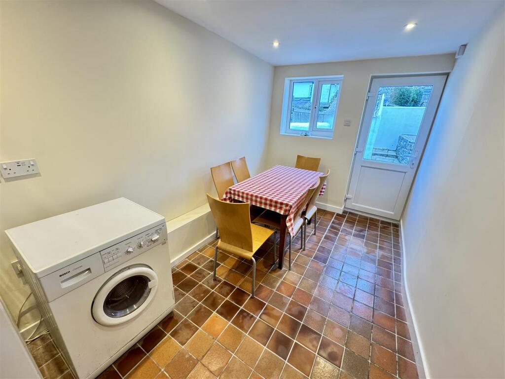 Rear dinning area