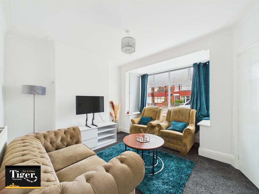 CAM02176G0-PR0563...