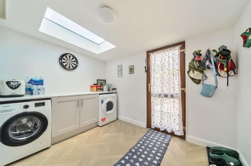 1302348-10-683729cbc0089