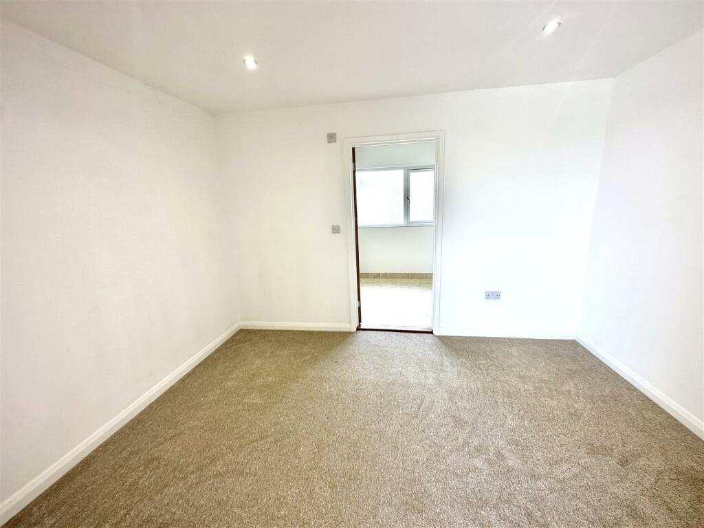 DRESSING ROOM
