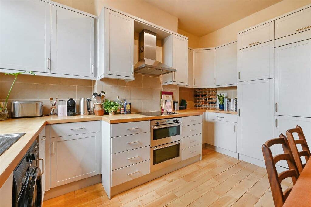 BEVERLEY ROAD, 6B-21.jpg