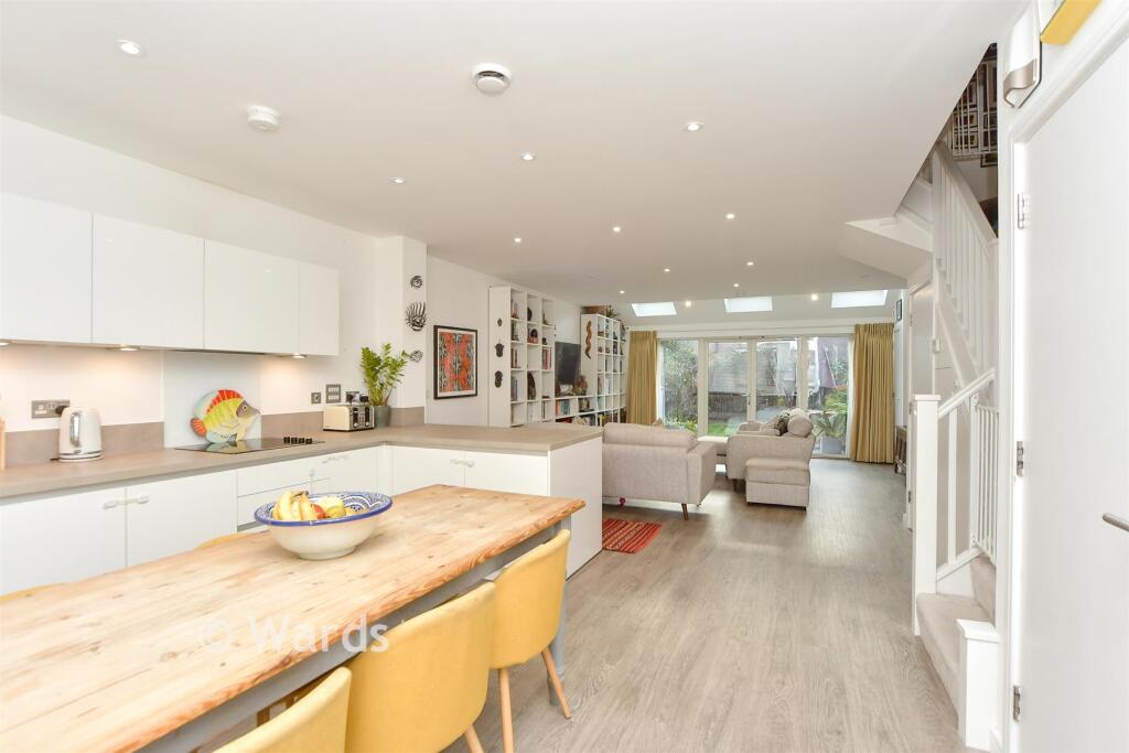 Kitchen/ Living Area