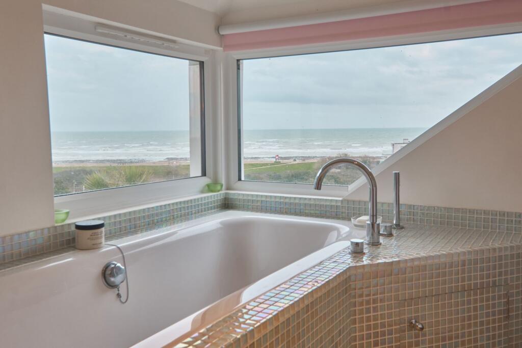 En-Suite Bathroom &amp; View