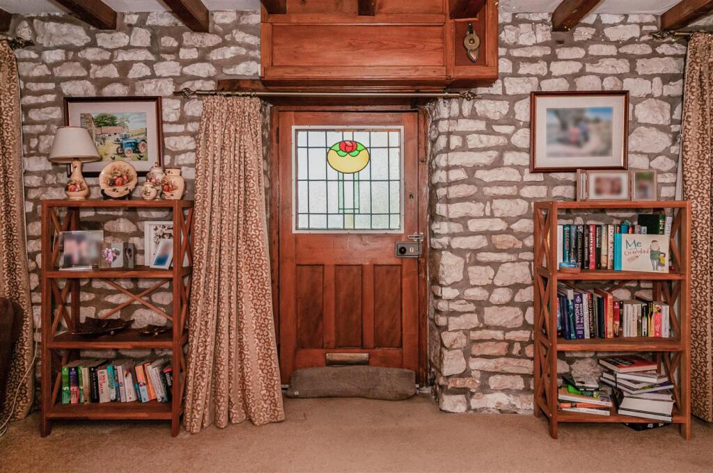 LOUNGE/DINING ROOM