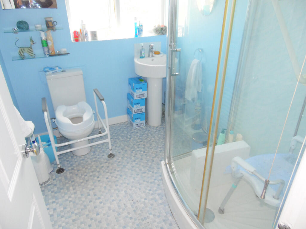 SHOWER ROOM