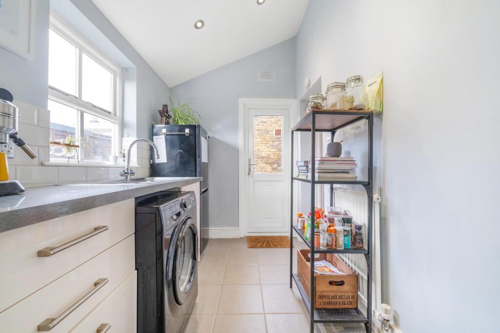 Kitchen (2).jpg