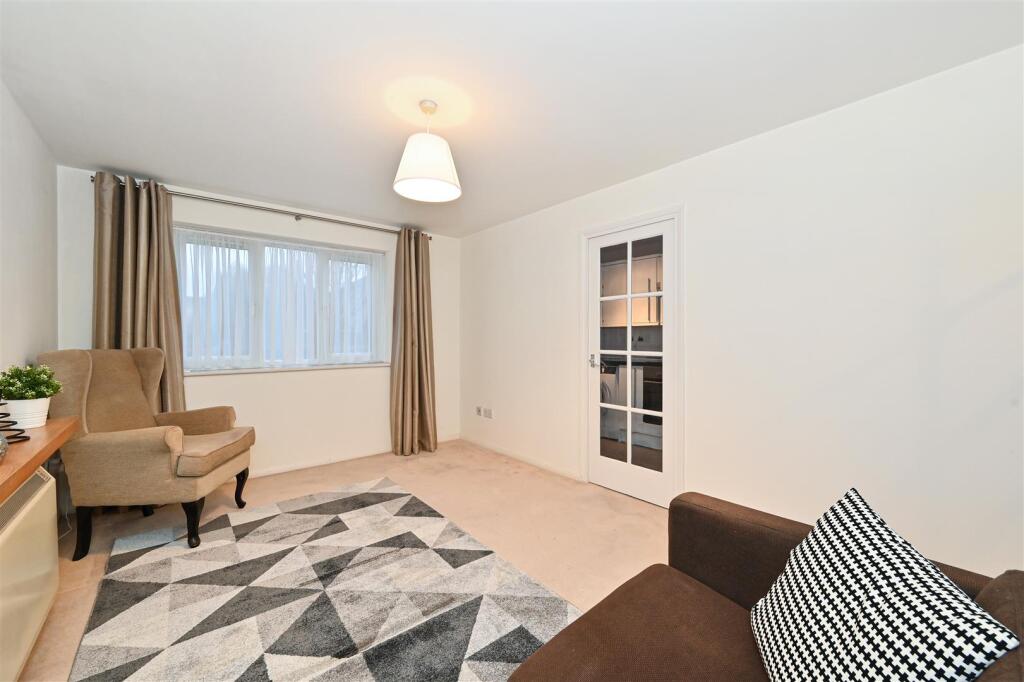 Ringwood-Gardens (2).JPG