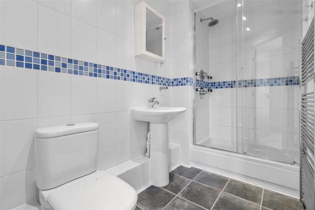 ensuite.jpg