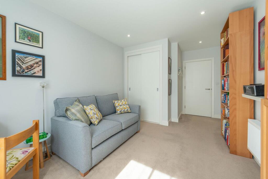 TWO DOUBLE BEDROOMS AND BATHROOMS