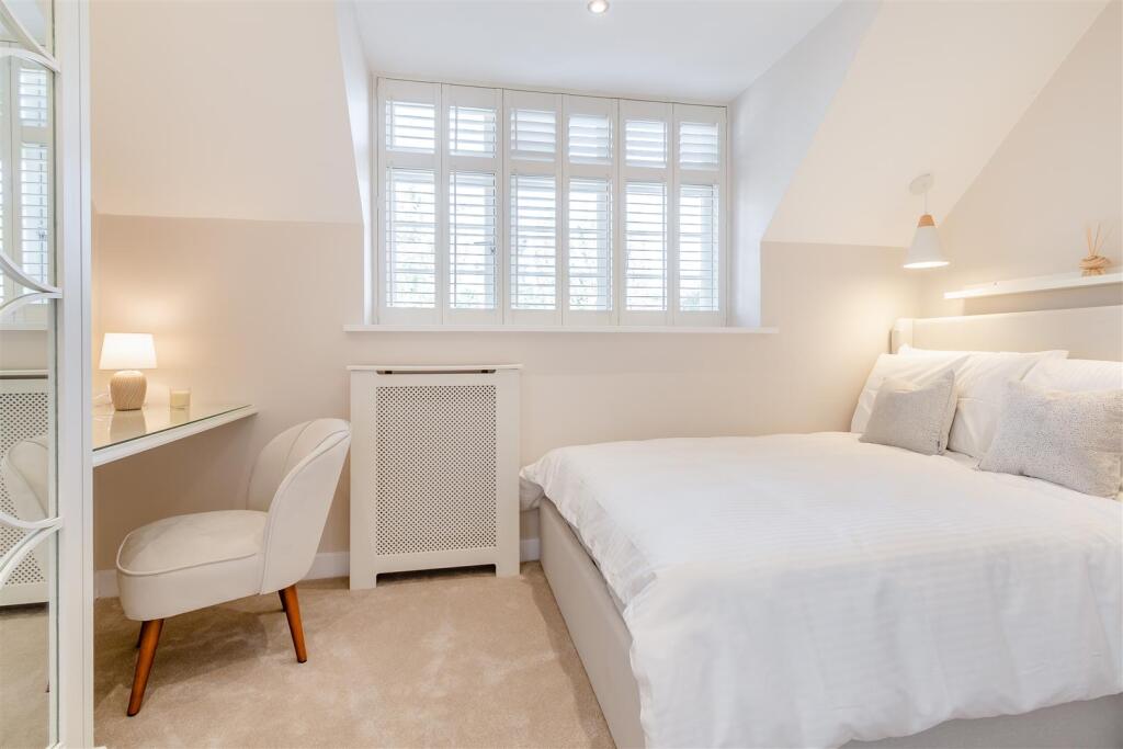 8617602-interior12.jpg