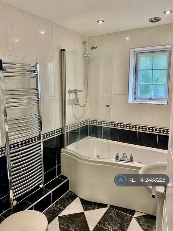 Main Bathroom, Jacuzzi, Power Shower