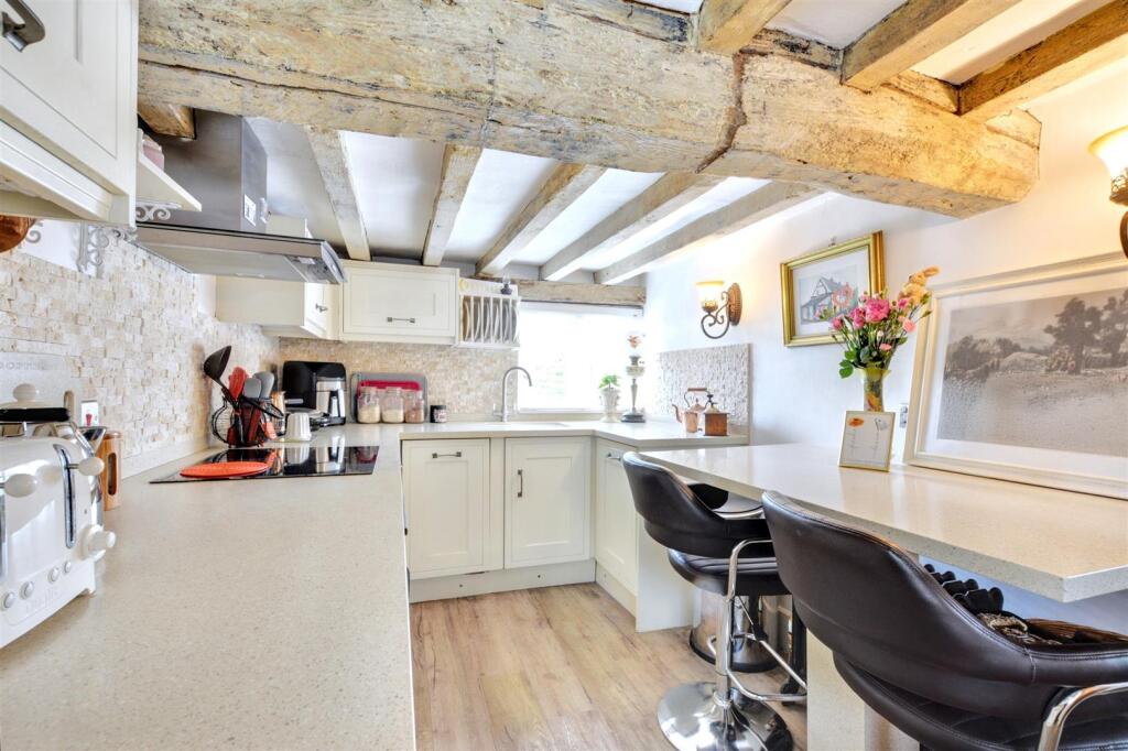Kitchen_2.jpeg