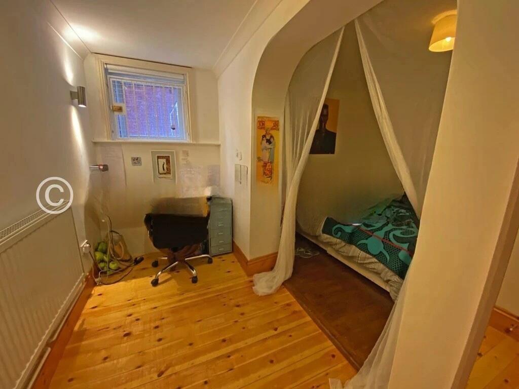 Cozy single bedroom featuring a small study are...