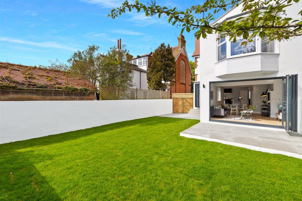 10 Pembroke Crescent Renovation Full Res-48.jpg