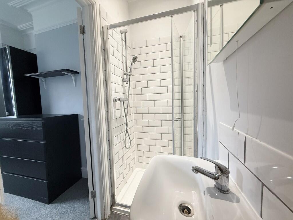 Room 1 Ensuite 