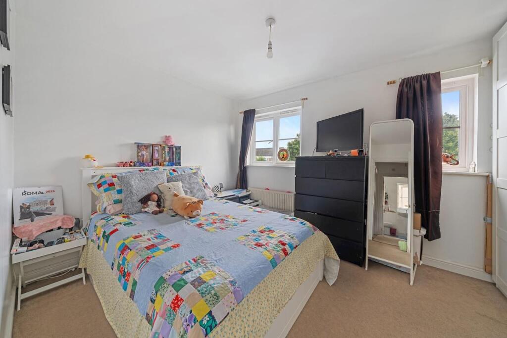 01-168e81011 - NS - PropWorld - 2 Oaklands Court -