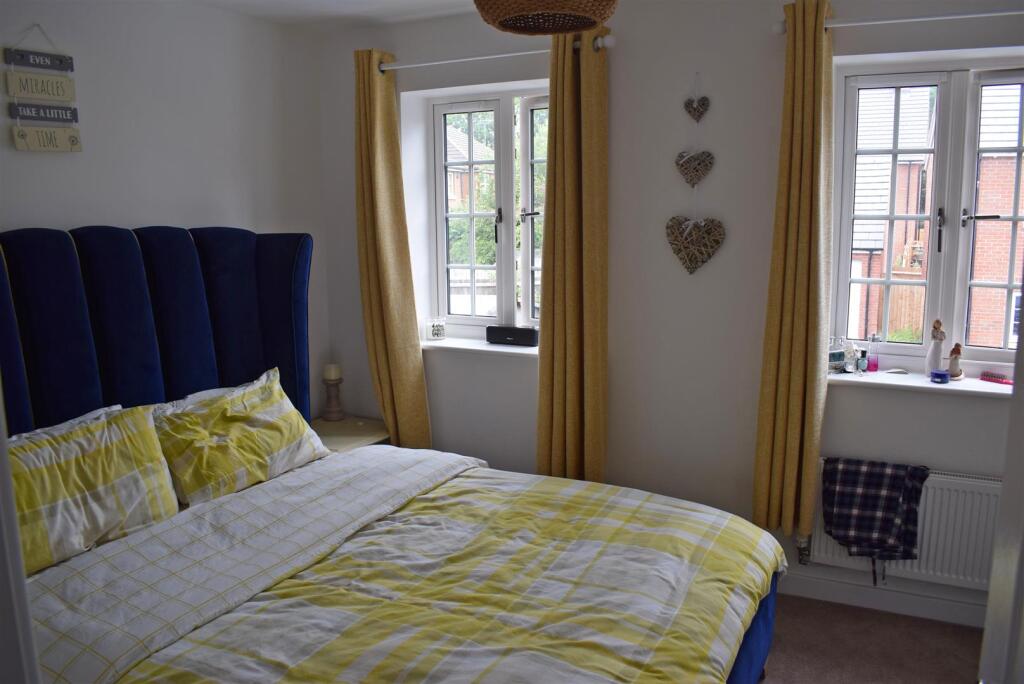 39 Junction Way master bedroom.jpg