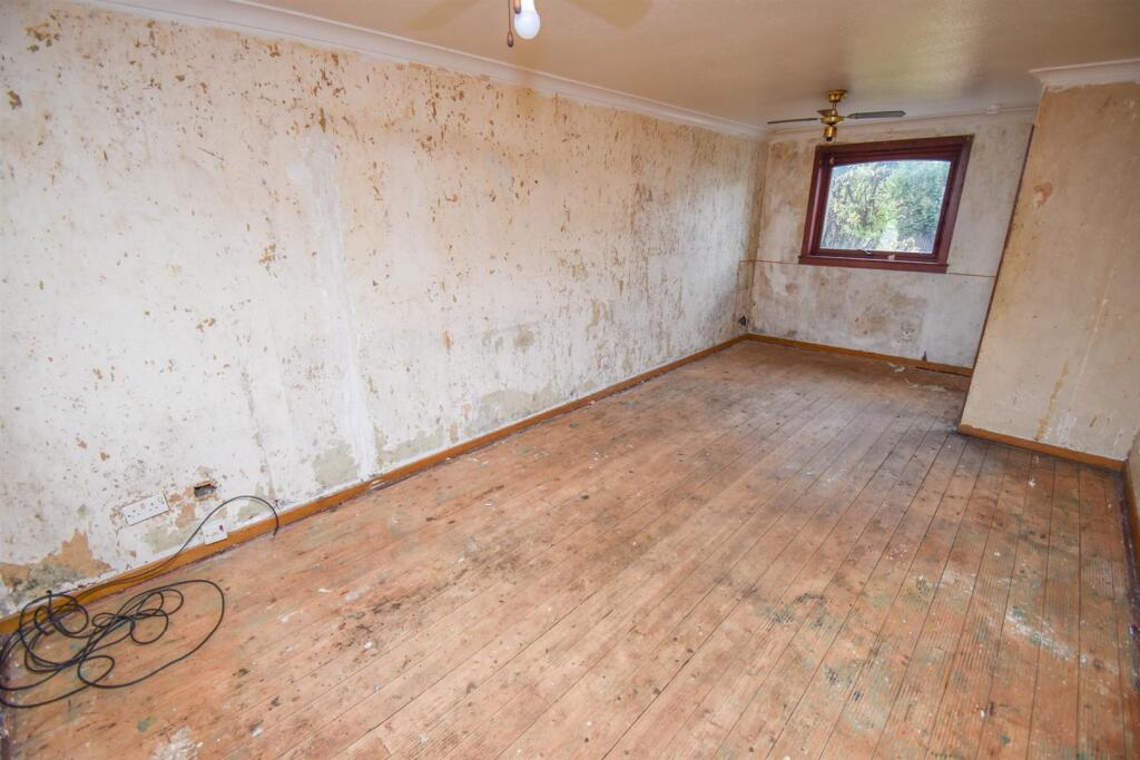 LOUNGE-DINING ROOM