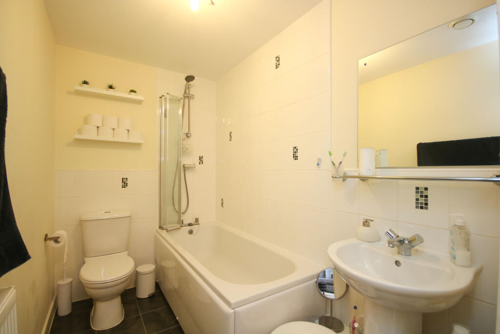 Family Bathroom.JPG