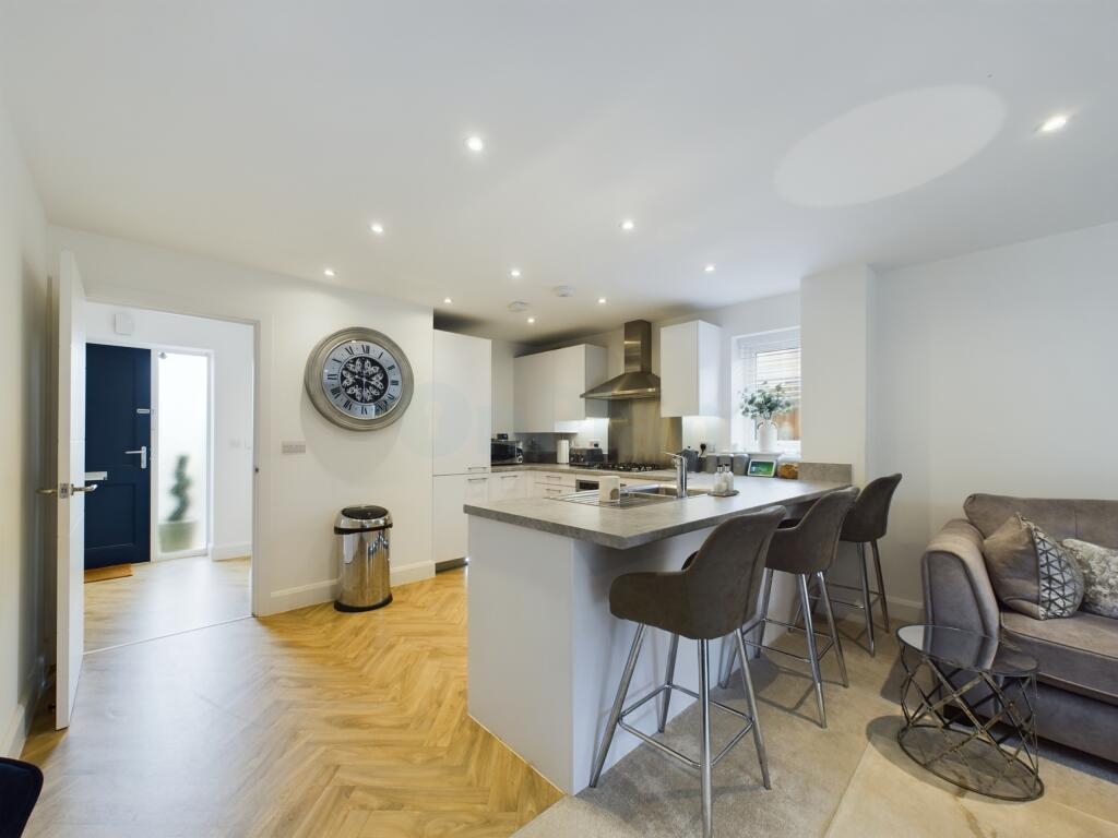 CAM04024G0-PR0010-STILL012