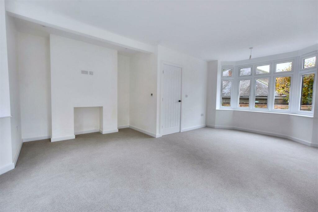 Living Room_2.jpeg