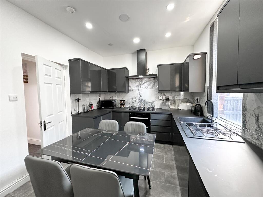 Staycasa Accommodation Manchester Carrill  2024AUG